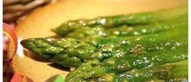 Спаржа с чесноком