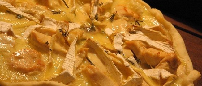 Пицца с козьим сыром