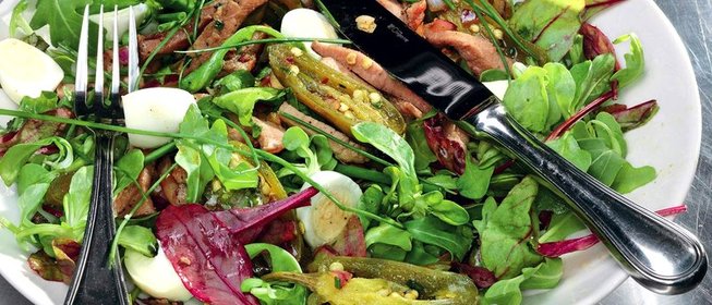 Свинина с зеленью и имбирным соусом