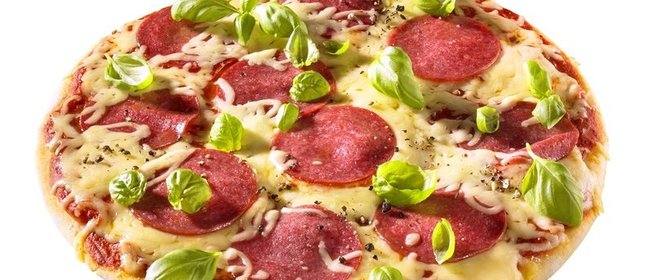 Пицца с сырокопченой колбасой