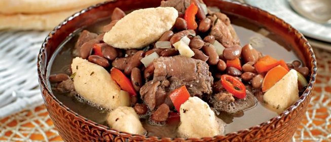 Вялено-копченая телятина с фасолью и кукурузными клецками