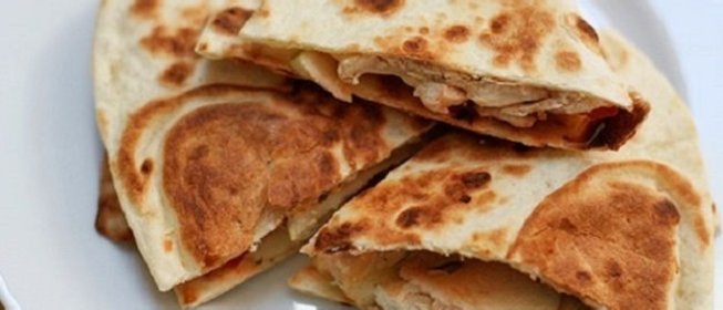 Яблочно-куриная кесадилья