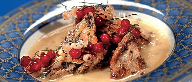 Свинина в соусе из белой смородины