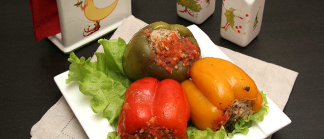 Перец фаршированный мясом и рисом