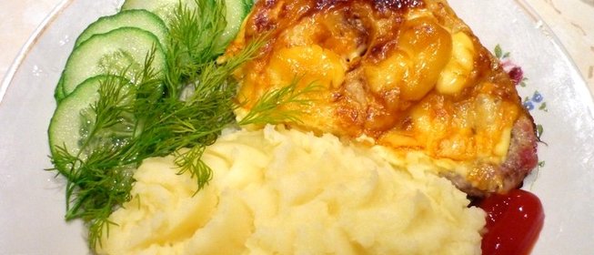 Свинина под сыром в духовке
