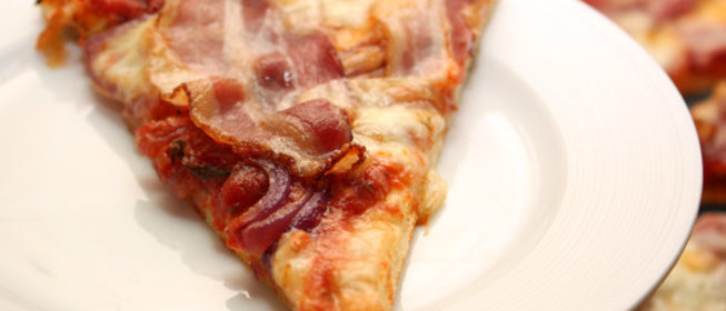 Пицца с беконом