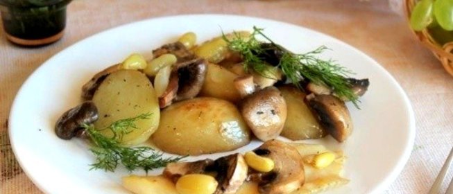 Филе морской рыбы с виноградом и шампиньонами