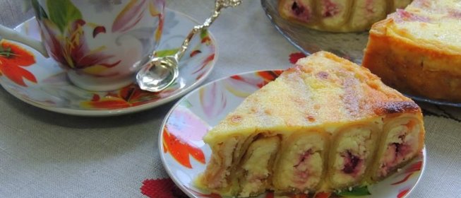 Блинный пирог с творогом и вишней