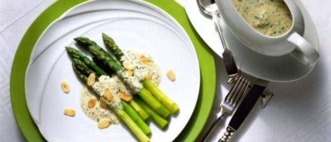 Спаржа на гриле с грибным майонезом