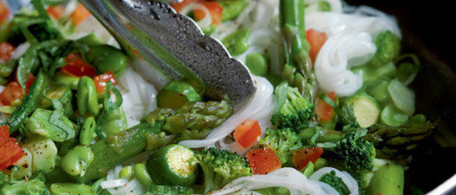 Соте из рисовой лапши с овощами