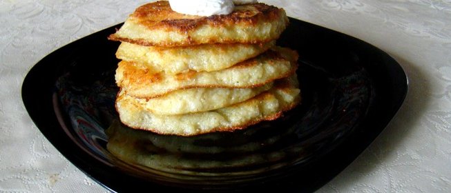 Драники со сметаной и луком