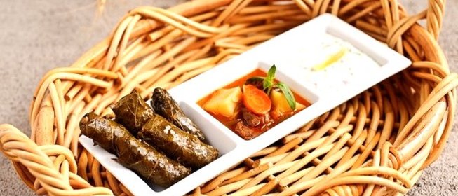 Долма из виноградных листьев