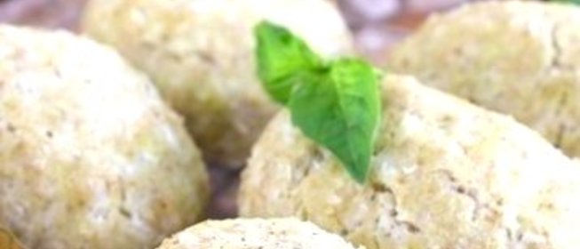 Паровые рыбные котлеты с перловкой