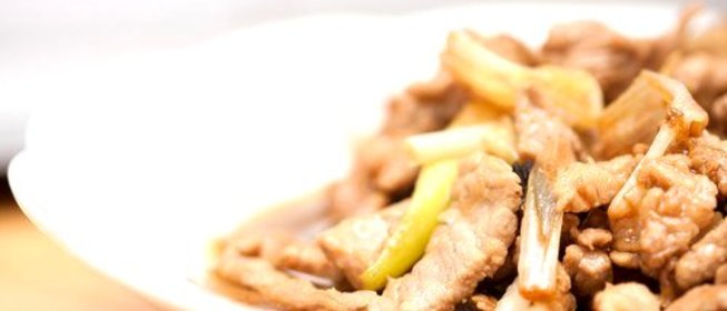 Жареная свинина с пореем (Cong Bao Rou Si)