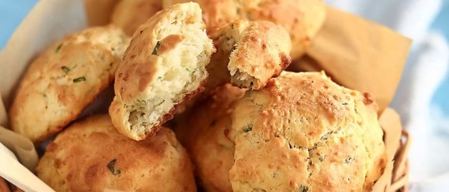 Сырное печенье с зеленым луком