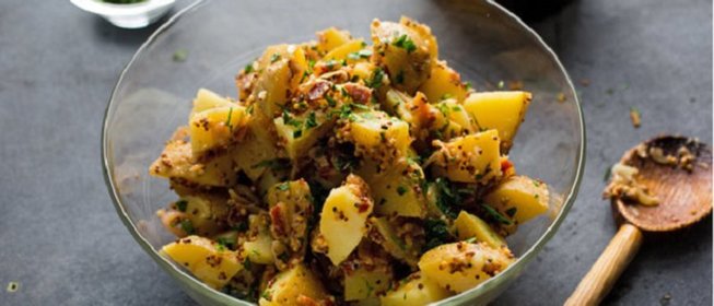 Картофель с беконом и луком