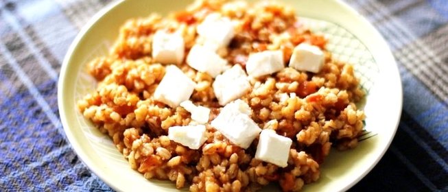 Чесночно-томатное ризотто из перловки