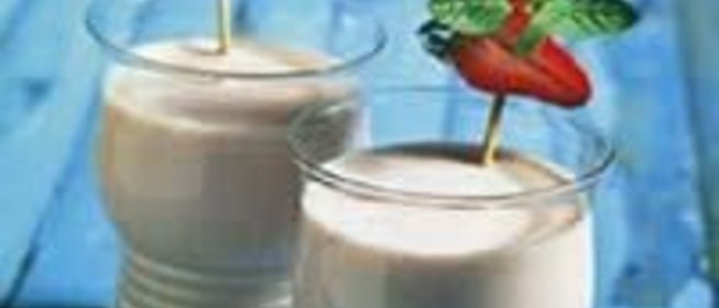 Клубничный коктейль с кардамоном