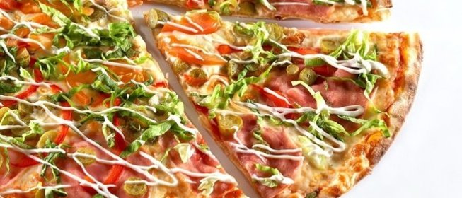 Пицца с капустой и колбасой