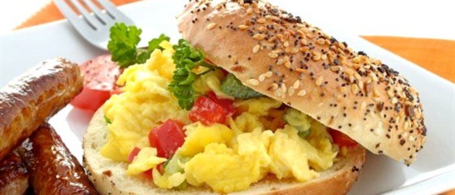 Рулет с омлетом и травами