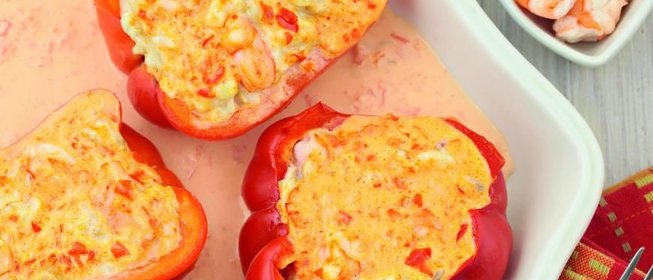 Перец, фаршированный хеком и креветками