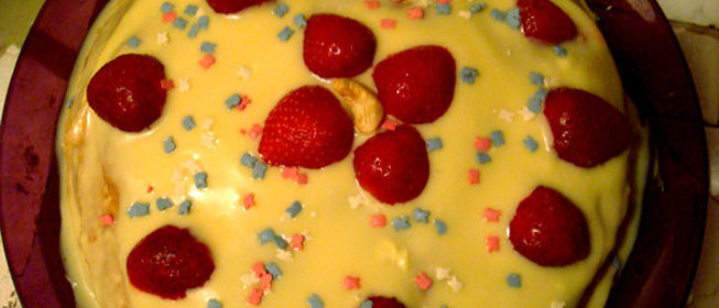 Клубничный блинный торт