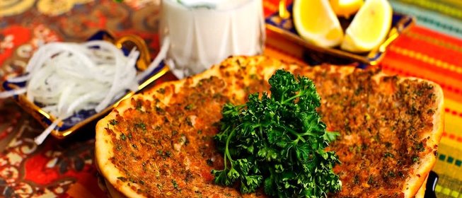 Турецкая пицца Лахмакун