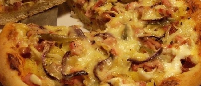 Пицца с ветчиной и картофелем