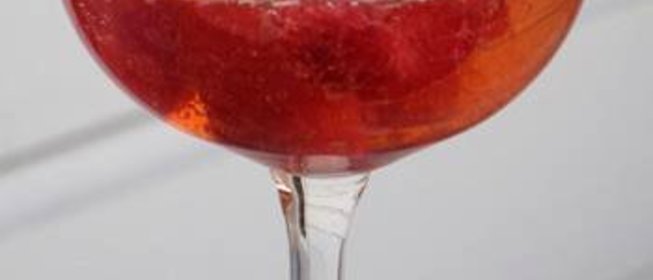 Коктейль с шампанским и малиной