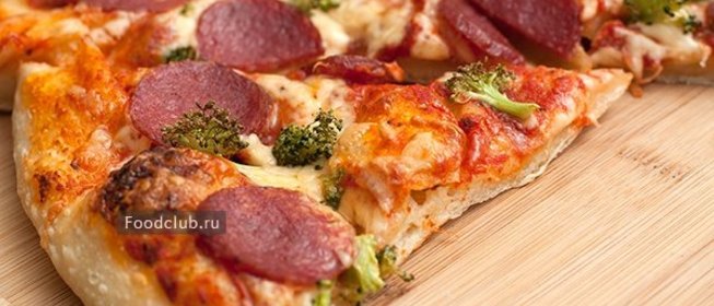Пицца с колбасой и брокколи