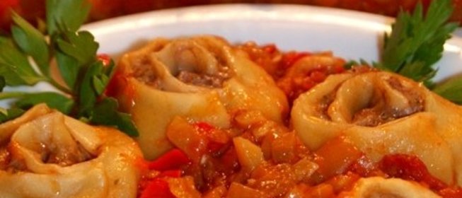 Ленивые вареники на овощной подушке.