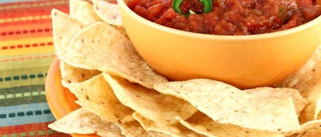 Дип из жареных красных перцев с каперсами и изюмом