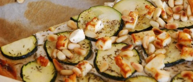 Пицца с цукини и сыром фета