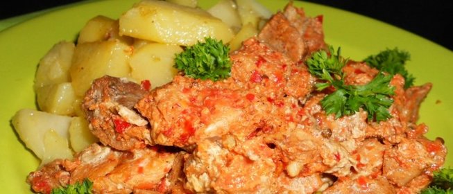 Свинина в аджике