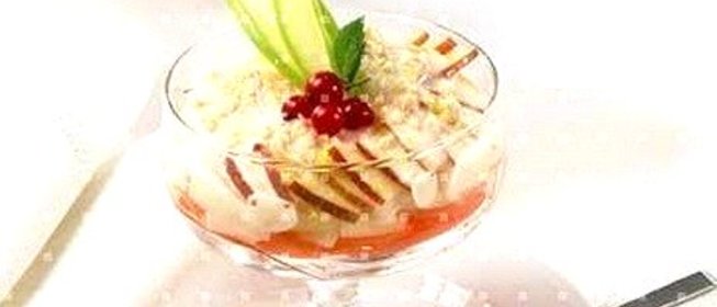 Салат-коктейль из моркови, яблок и груш