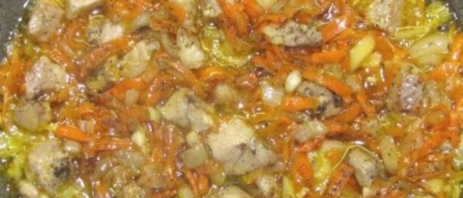 Свинина с луком и морковью