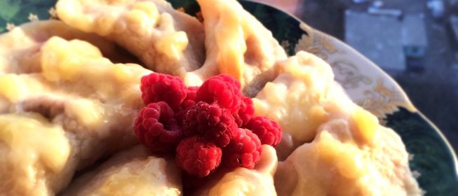 Вареники с малиновой начинкой
