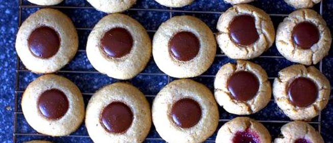 Печенье с шоколадом и лесными орехами