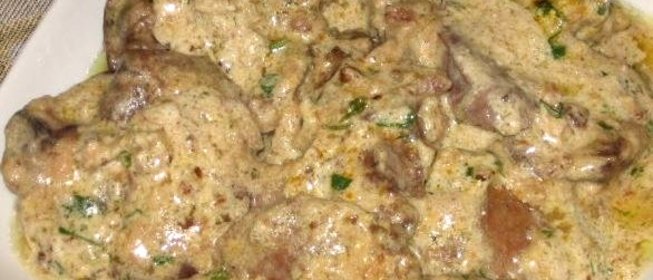 Куриная печень в сметане