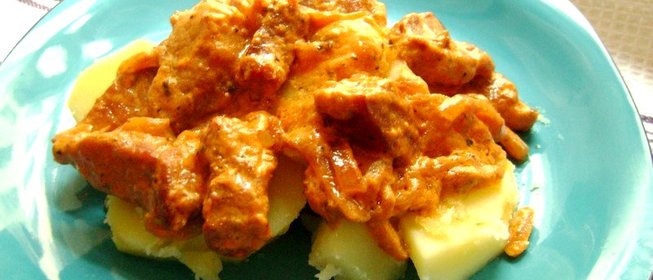 Свинина в сметанно-томатном соусе