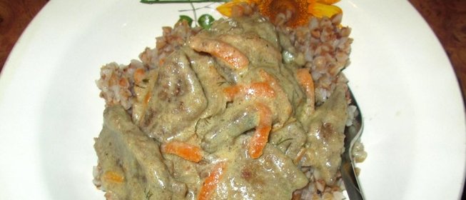 Свинина со сметаной на сковороде