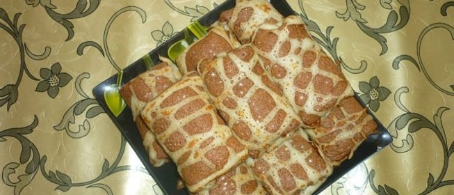 Шоколадно-ванильные блинчики с малиново-творожно-медовой начинкой