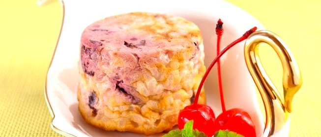 Творожно-рисовые запеканки с вишней
