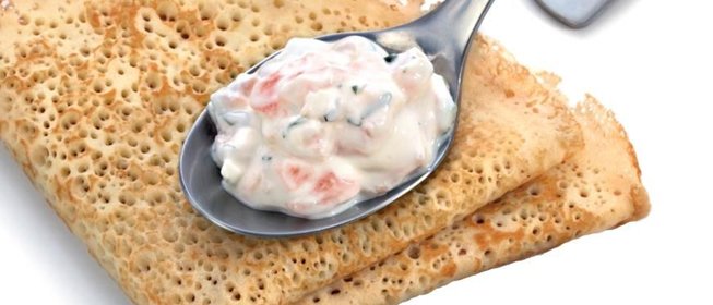 Сметанный соус с копченой форелью