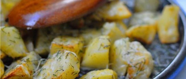 Запеченная чесночная картошка в пармезановой корочке