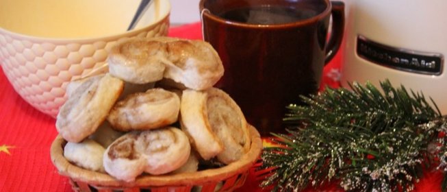 Печенье Ушки из слоеного теста с корицей