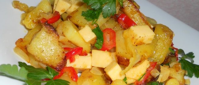 Картофель с плавленым сыром и овощами