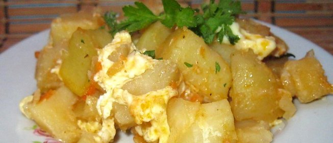 Картофель с яйцом по-домашнему
