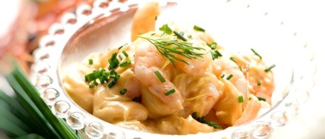 Коктейль из креветок с острым чесночно-лаймовым соусом и грейпфрутами