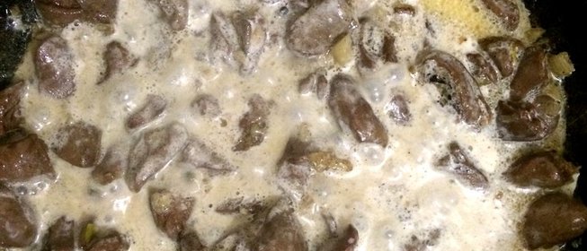 Куриные сердечки в сливочно-чесночном соусе